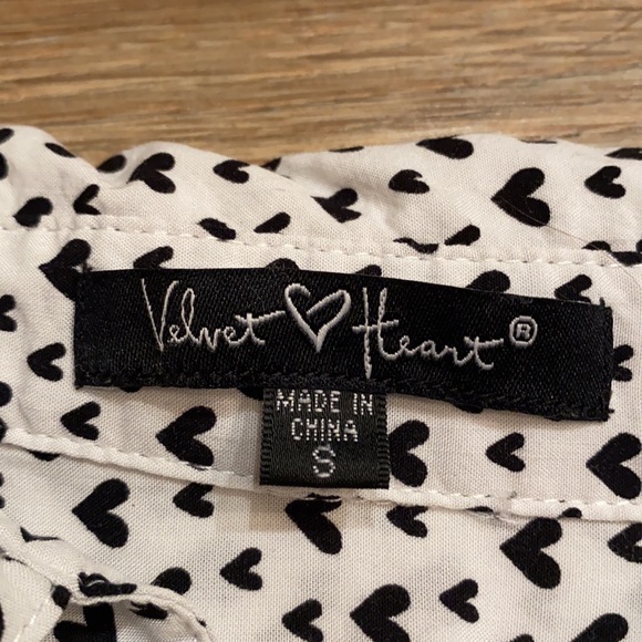 Velvet Heart women’s button up blouse, black heart pattern, size small - Picture 2 of 4